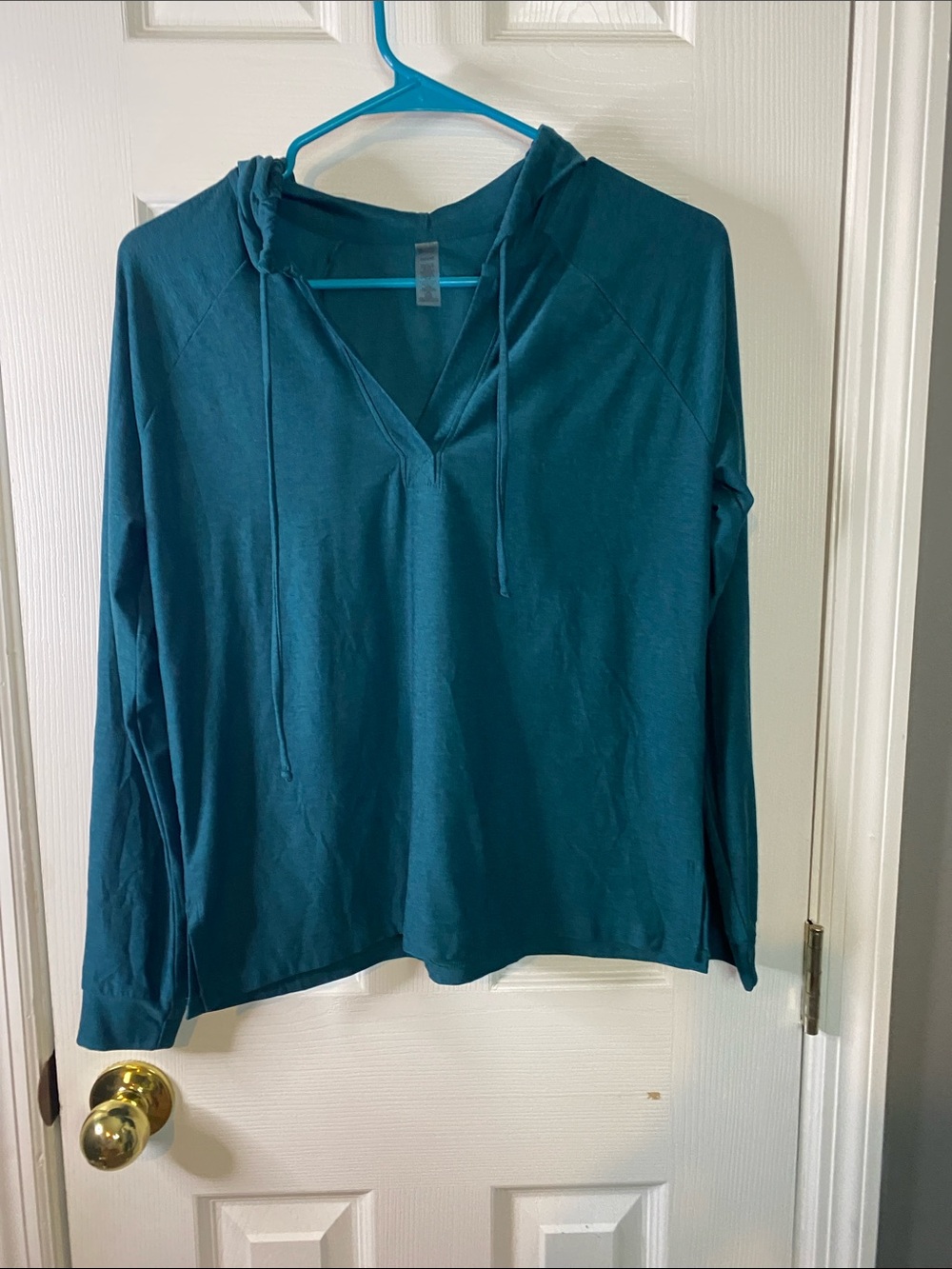 Beyond Yoga Teal V-Neck Hooded Long Sleeve Pullover Size XSmall.